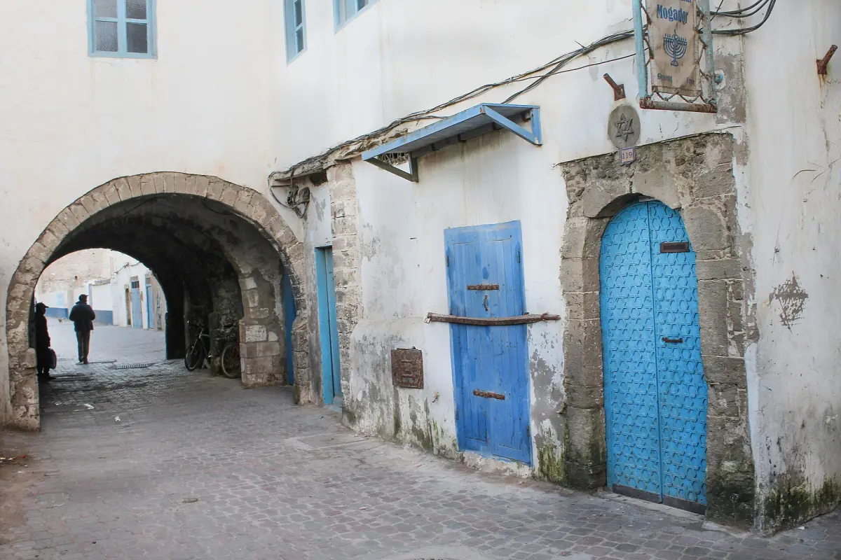 Blaue Türen im früheren jüdischen Viertel